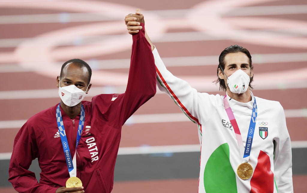 El qatarí Mutaz Essa Barshim y el italiano Gianmarco Tamberi comparten medalla de oro en Tokio 2020