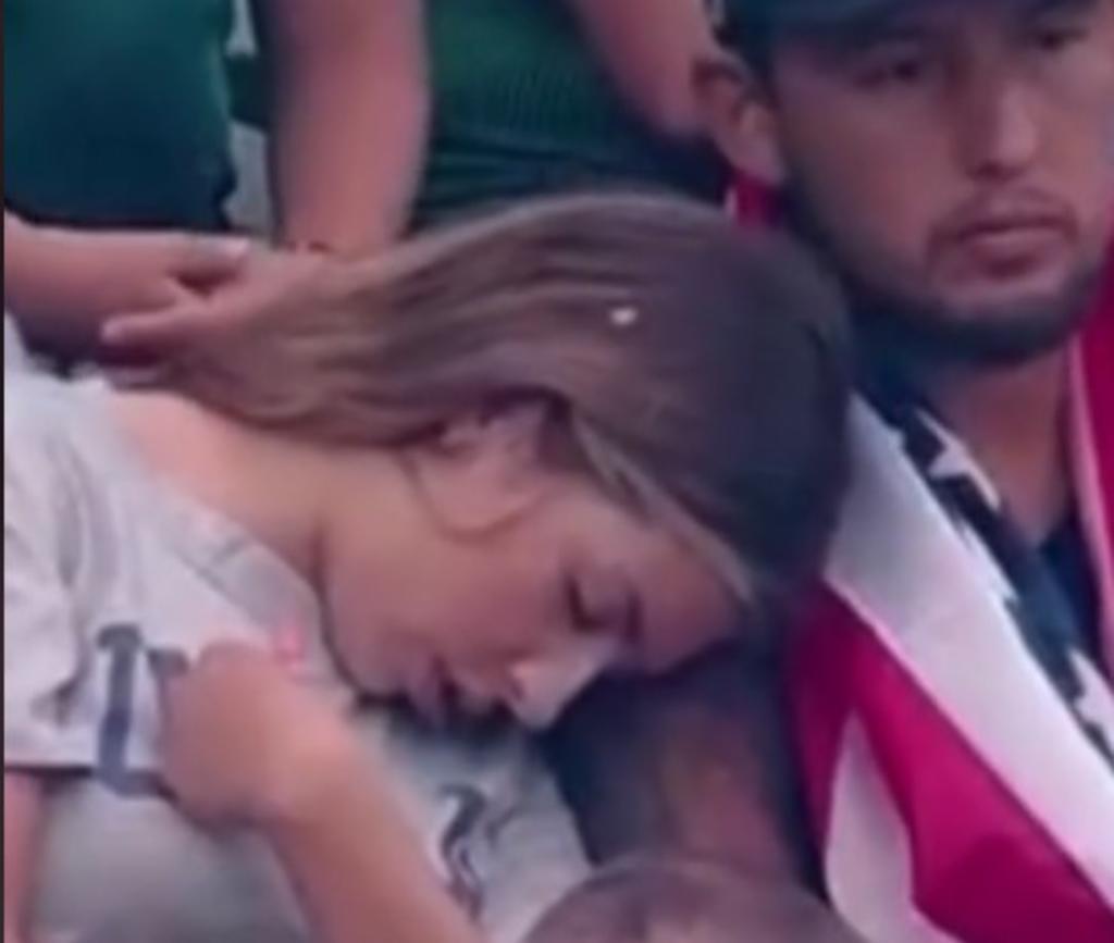La chica 'dormida' que se volvió viral durante transmisión TV Azteca