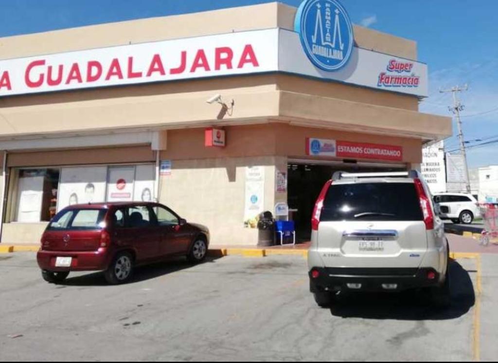 Detienen a dos sujetos por asalto a farmacia en la colonia Campestre La Rosita de Torreón
