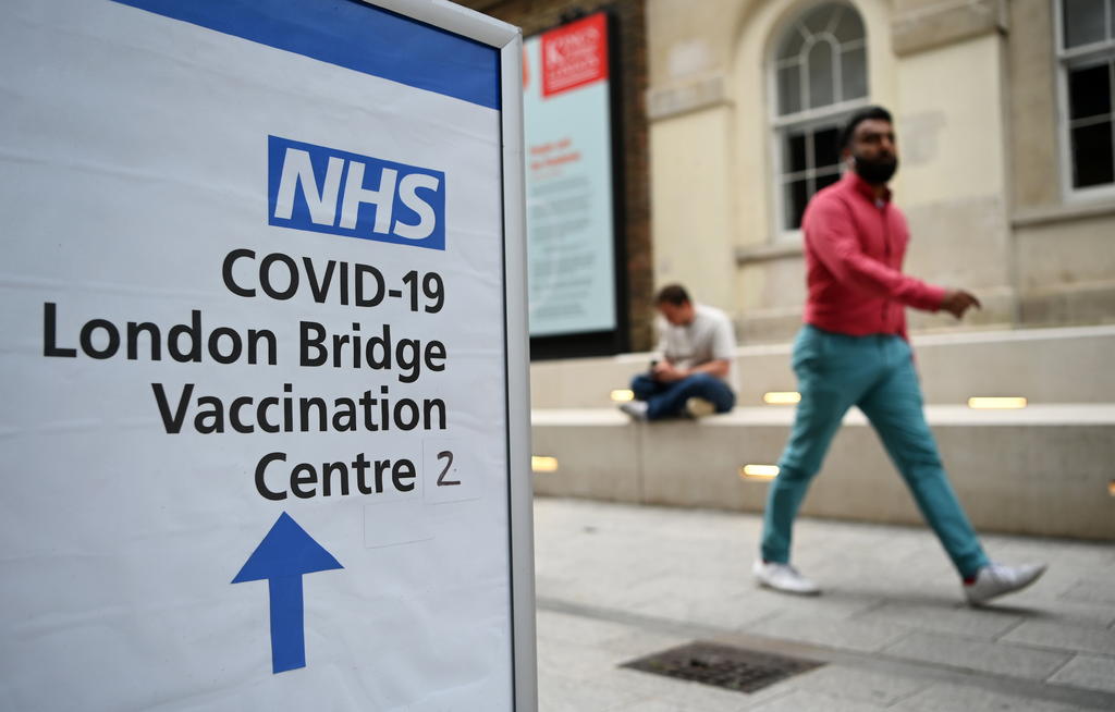 Reino Unido vacunará a los jóvenes de 16 y 17 años contra el COVID-19