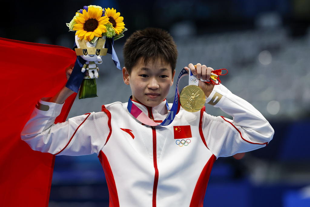 Quan Hongchan, atleta china de 14 años, gana oro en plataforma de 10 metros en Tokio 2020