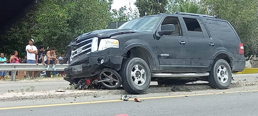 Motociclista y su acompañante mueren tras ser impactados por camioneta en la Torreón-San pedro