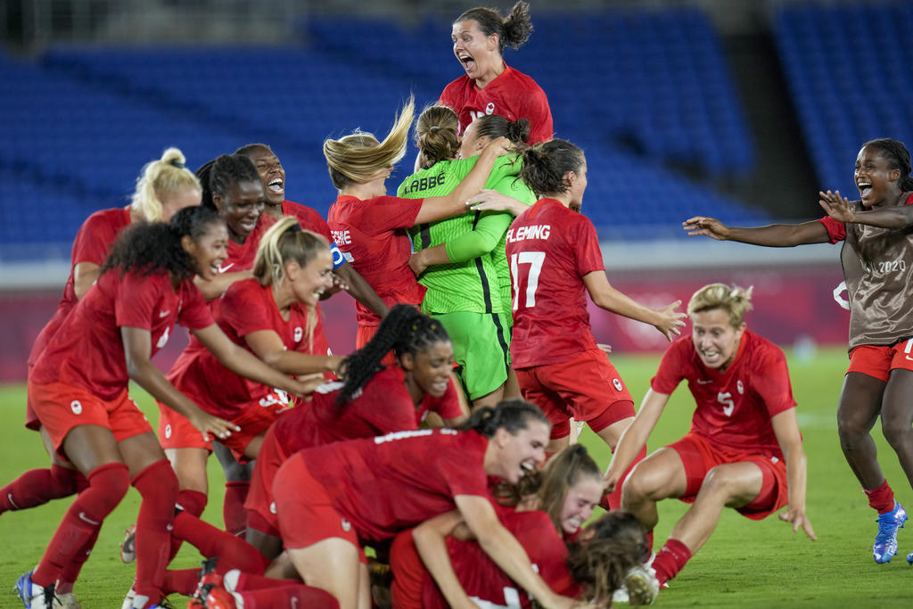 Canadá gana medalla de oro en futbol femenil de Tokio 2020 en penales ante Suecia