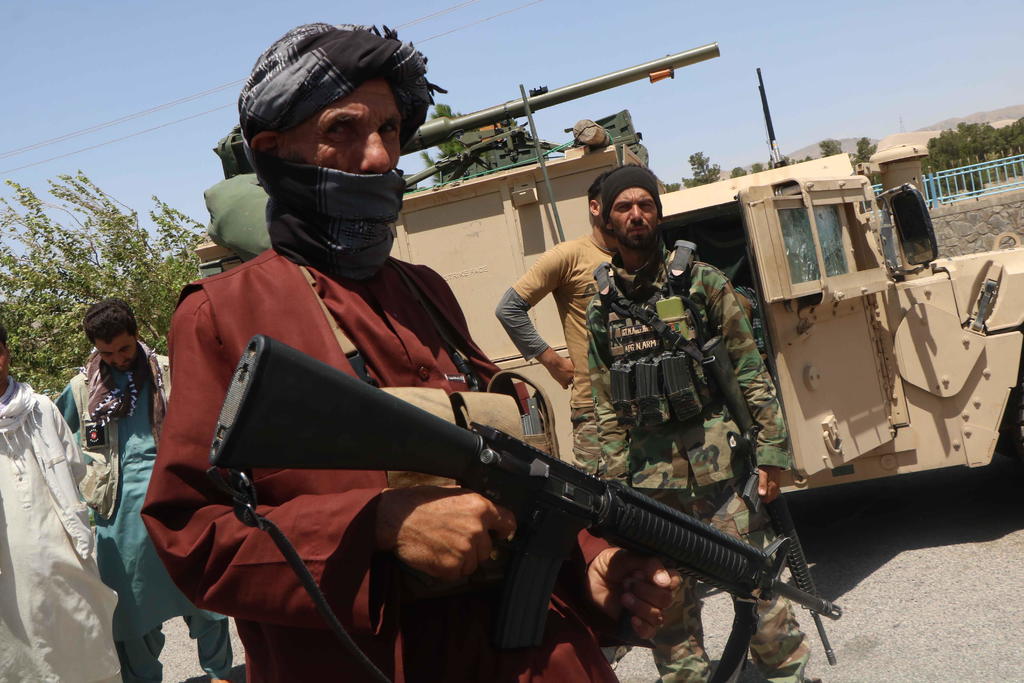 El mundo presiona a los talibanes para que frenen su ofensiva y negocien