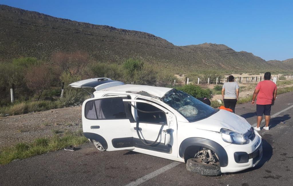 Volcadura en carretera Saltillo-Torreón deja un adulto y un menor de un año fallecidos