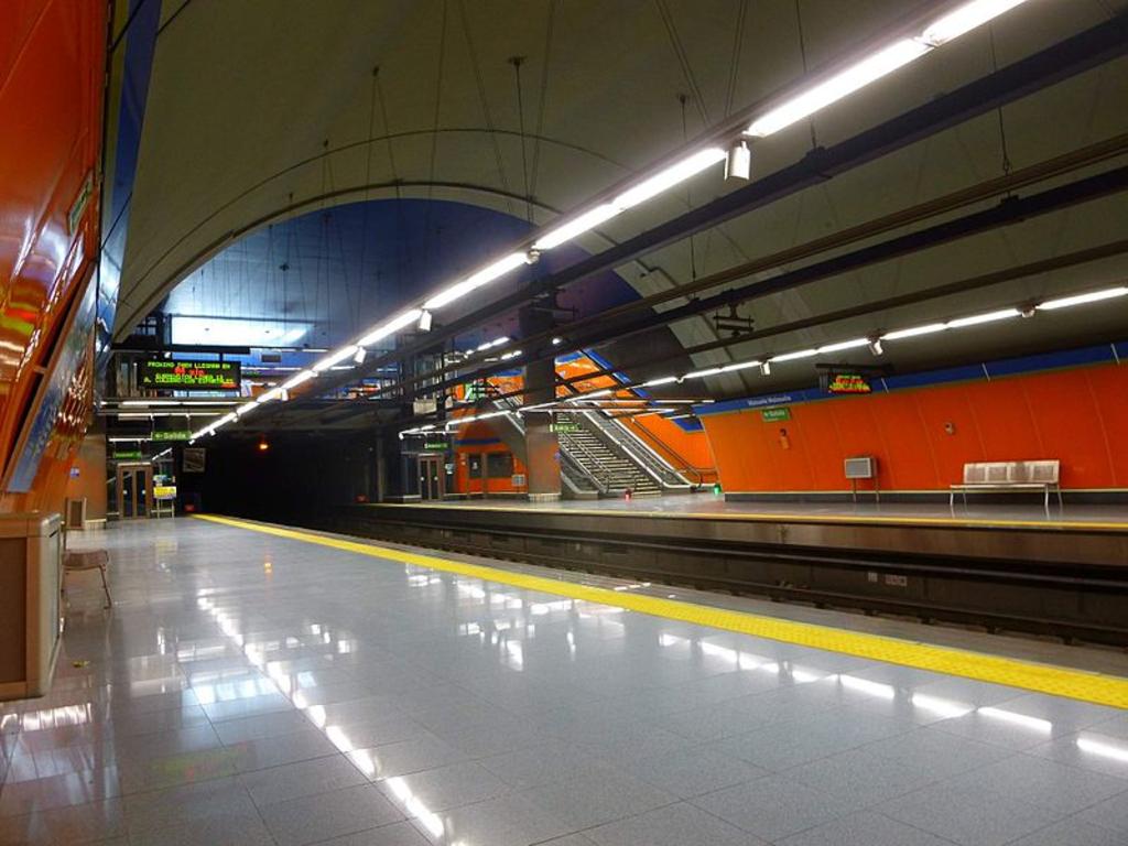Ladrón entra a robar a una oficina del metro de Madrid y se queda encerrado dos días
