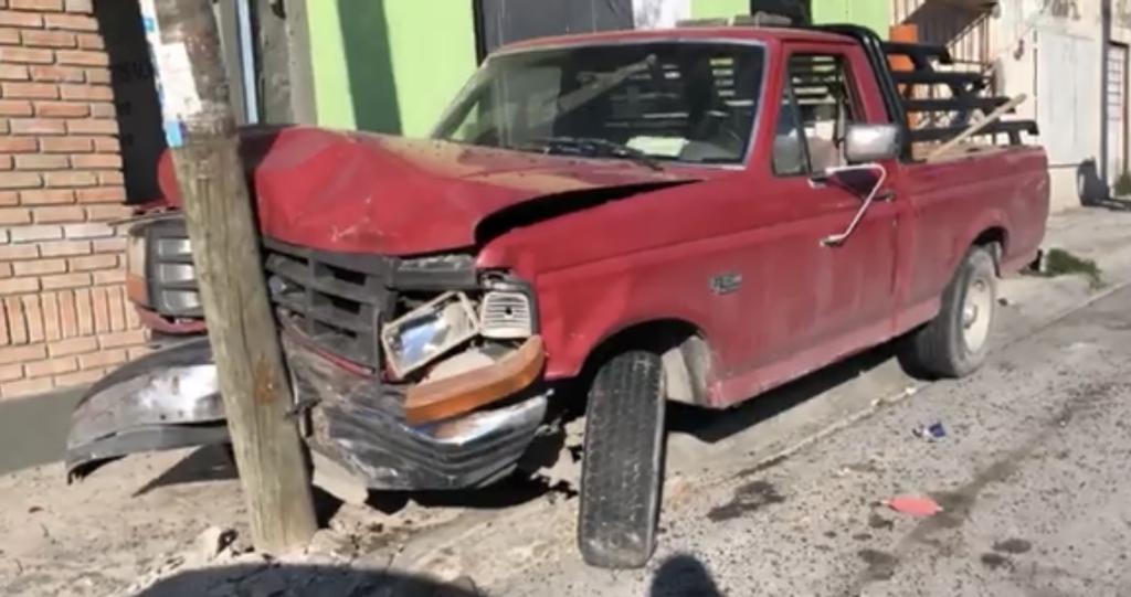 Sujeto impacta su auto al intentar fugarse en Saltillo