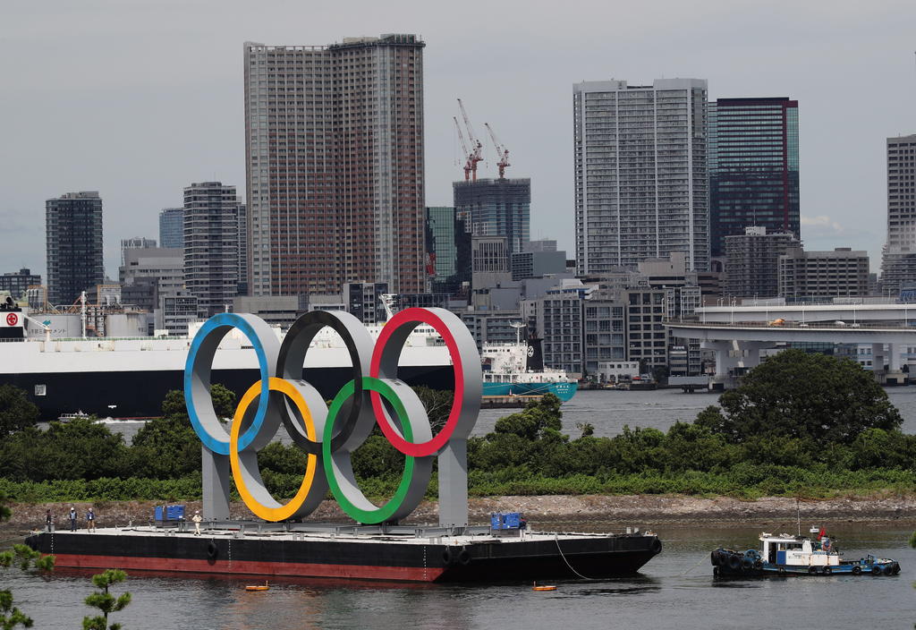 Tokio retira los anillos olímpicos gigantes de la bahía de la ciudad