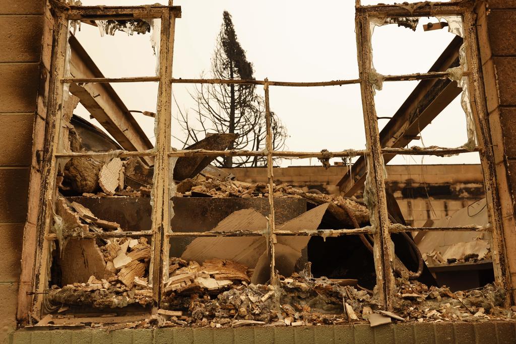 El gigantesco incendio de California ya ha quemado más de 550 viviendas