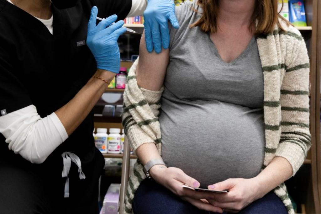 Estados Unidos recomienda a las embarazadas vacunarse contra el COVID-19