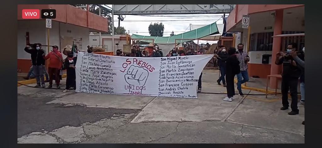 Pobladores de Juan C. Bonilla toman planta de agua en Puebla