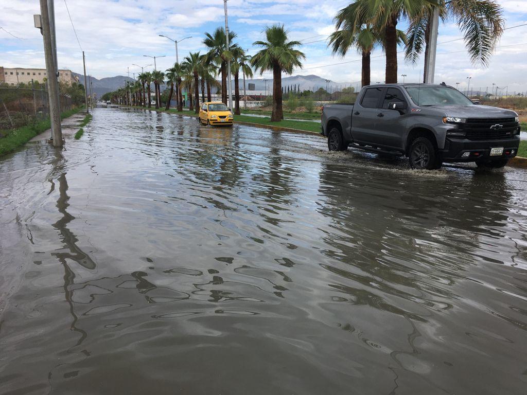 Sistema Integral de Mantenimiento Vial Torreón señala que lluvias dejaron afectaciones en pavimento y semáforos
