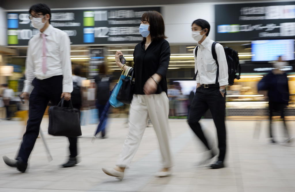 Japón registra 20 mil nuevos casos de COVID por primera vez en la pandemia