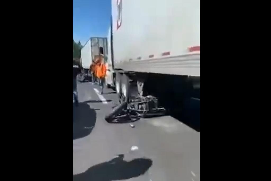 Rodada de motociclistas termina en carambola sobre la autopista México-Cuernavaca