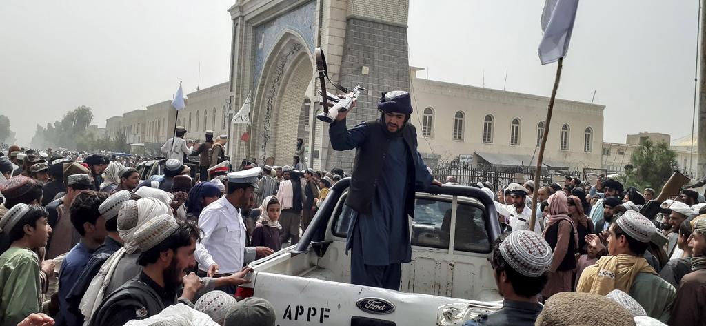 Reino Unido amenaza con sanciones a los talibanes si incumplen compromisos
