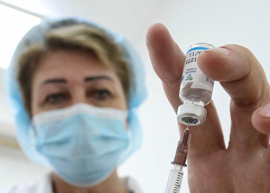 Beneficio de vacuna antiCOVID supera riesgo de parálisis facial: estudio