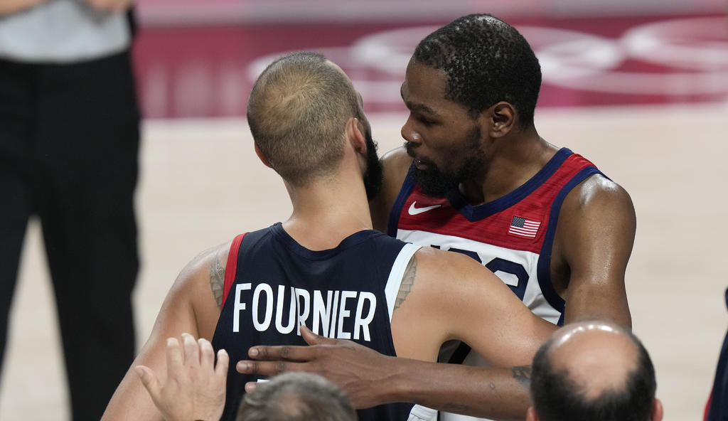 Evan Fournier calienta su rivalidad con Kevin Durant en Twitter