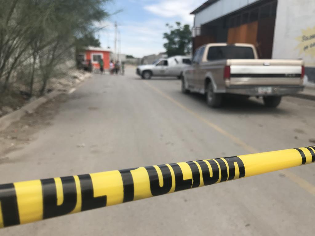 Muere hombre al caer en una fosa de un negocio de mofles en Torreón