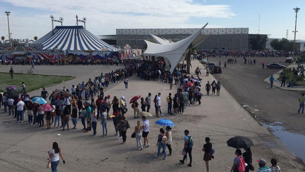 Jóvenes de Gómez Palacio abarrotan la ExpoFeria en el que podría ser el último día de vacunación antiCOVID