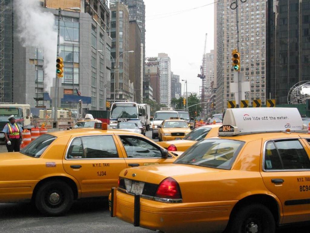 Taxista de Nueva York que creía su pasajera estaba borracha, hace escalofriante descubrimiento