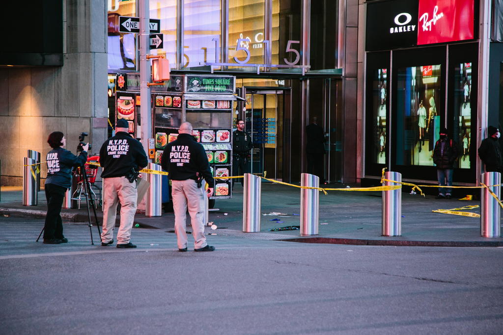 La policía evacua temporalmente parte de Times Square por un paquete sospechoso