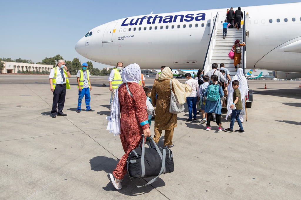 Las evacuaciones siguen a cuentagotas debido a el caos en el aeropuerto de Kabul