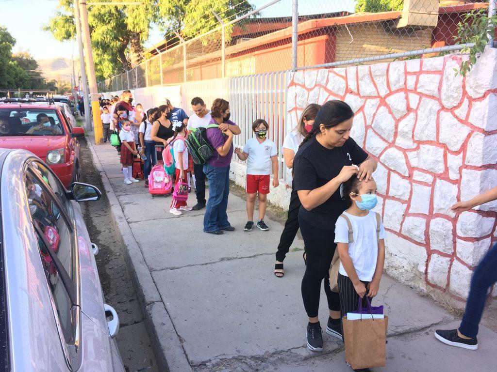 El regreso a clases en pandemia por COVID es toda una odisea para las familias de La Laguna