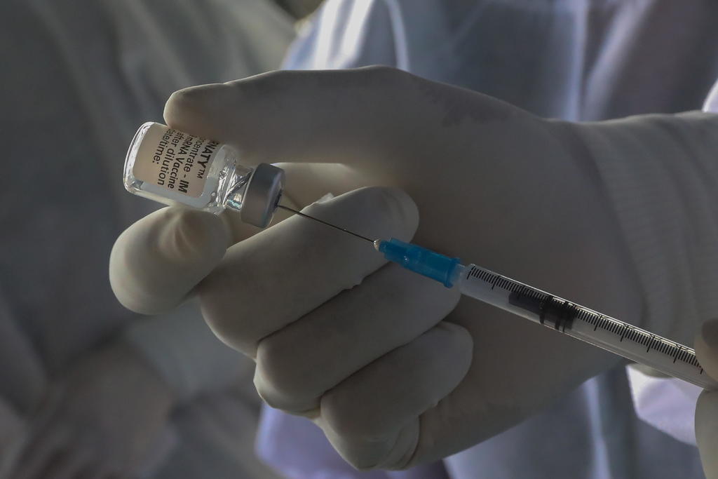 Estados Unidos busca convencer a los escépticos con la aprobación total de vacuna COVID de Pfizer