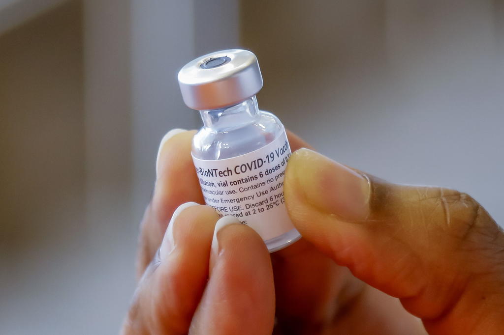 El regulador de EUA concede su aprobación total para la vacuna contra el COVID de Pfizer
