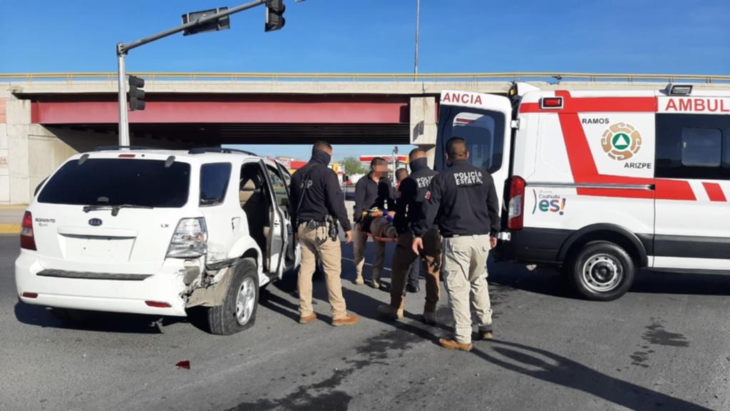 Tráiler choca a Policías Estatales en Saltillo