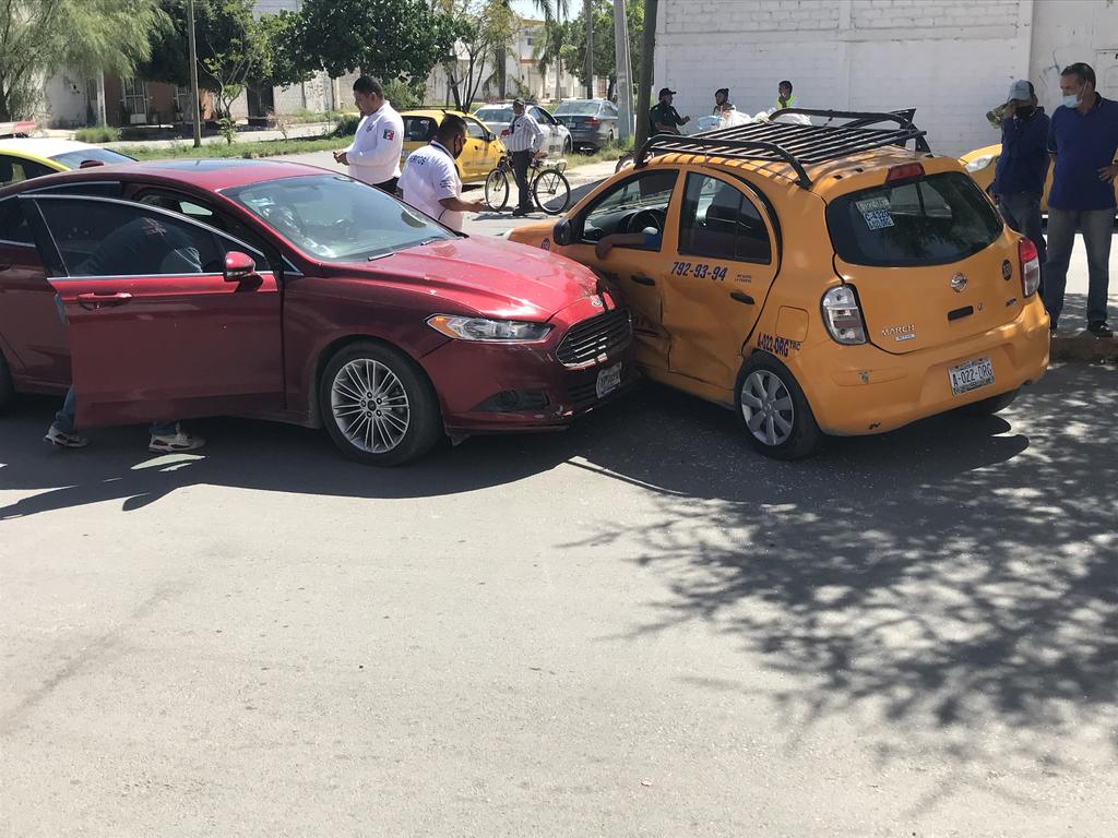 Taxista resulta lesionado tras provocar accidente en la colonia Nueva California de Torreón