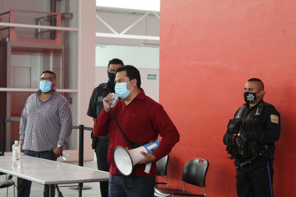 Delegado Flores Hurtado cede ante reclamos de jóvenes y reanudan vacunación antiCOVID en Arteaga