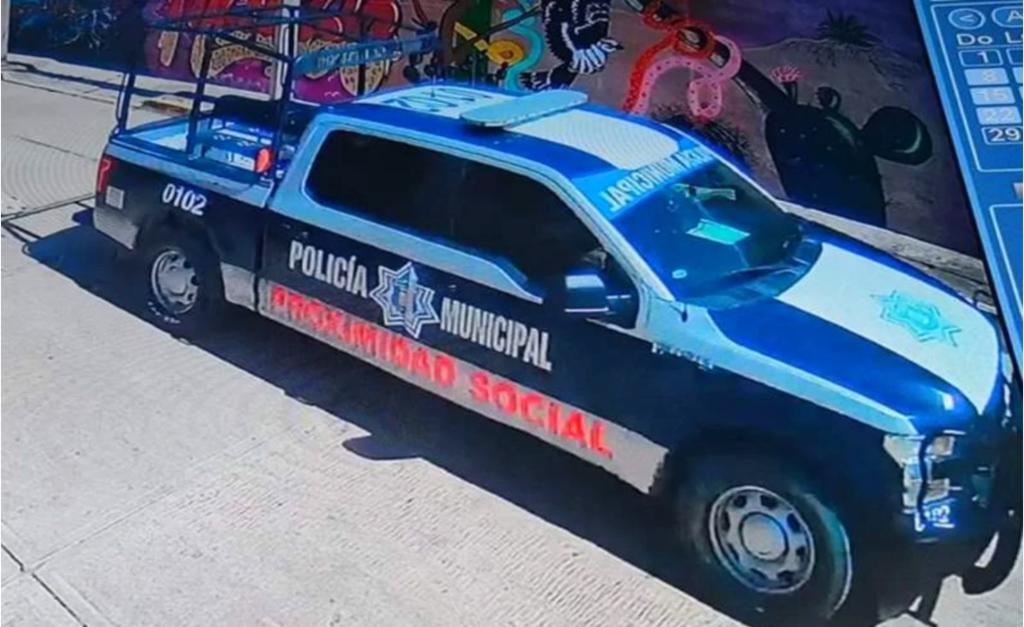 VIDEO: policías municipales atropellan a perro en Oaxaca