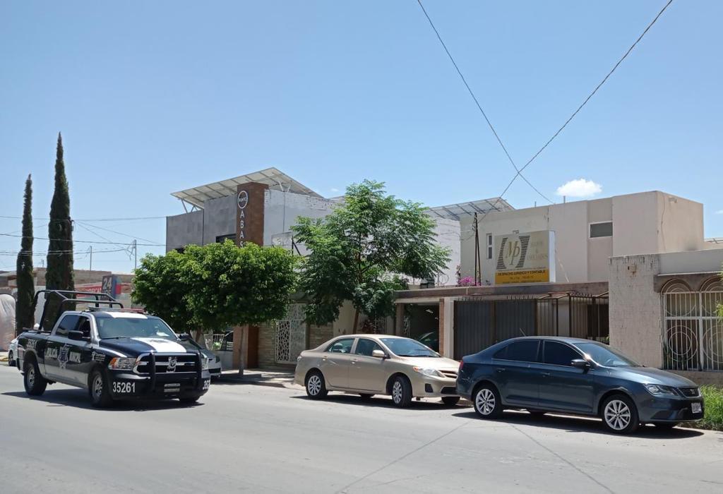 Sujetos vestidos con uniformes de CFE roban despacho contable en Torreón