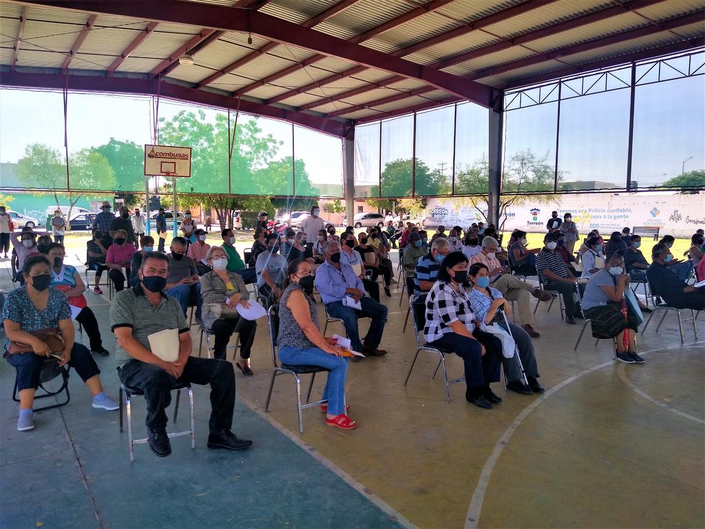 Cientos de adultos mayores de 65 años de Torreón solicitan incorporarse a Pensión del Bienestar