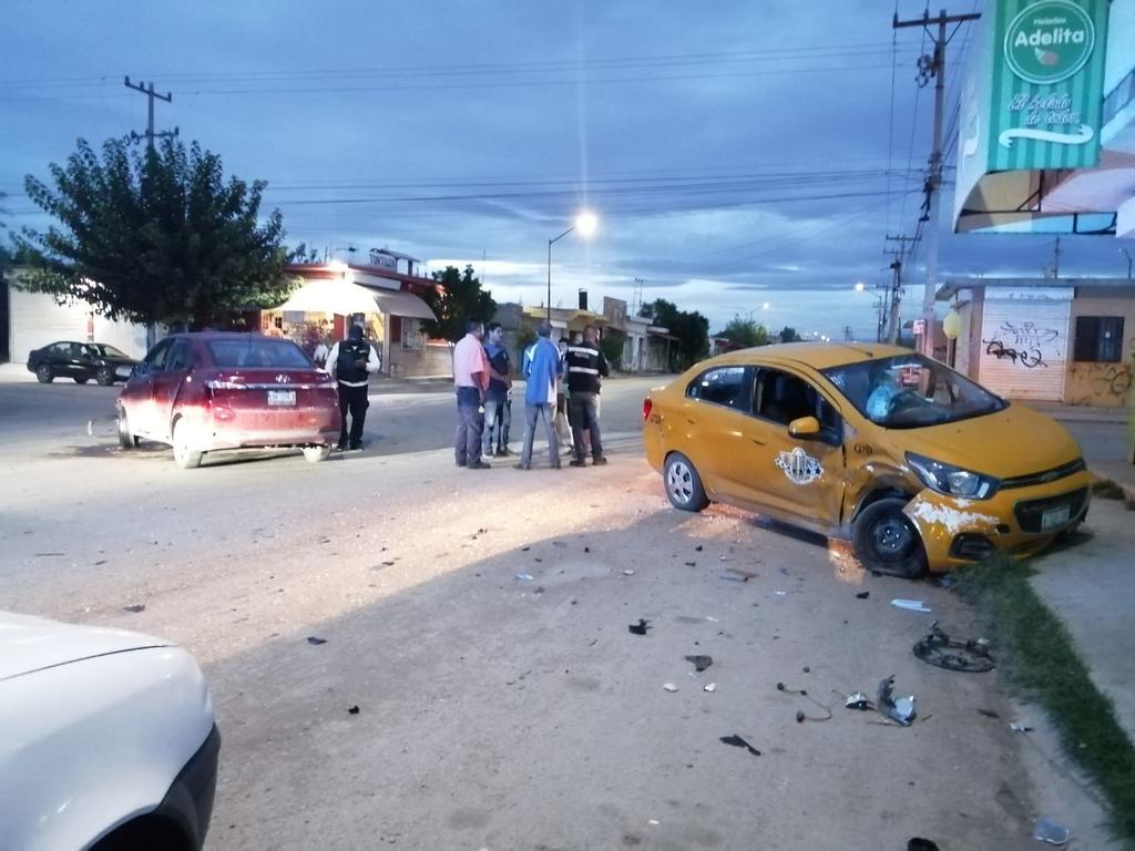 Conductor ebrio no respeta alto y provoca accidente en la colonia Villas Zaragoza de Torreón