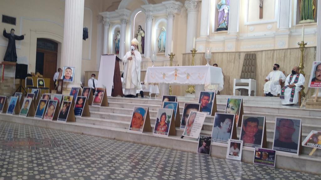 Obispo de Torreón acompaña a familias de desaparecidos en San Pedro