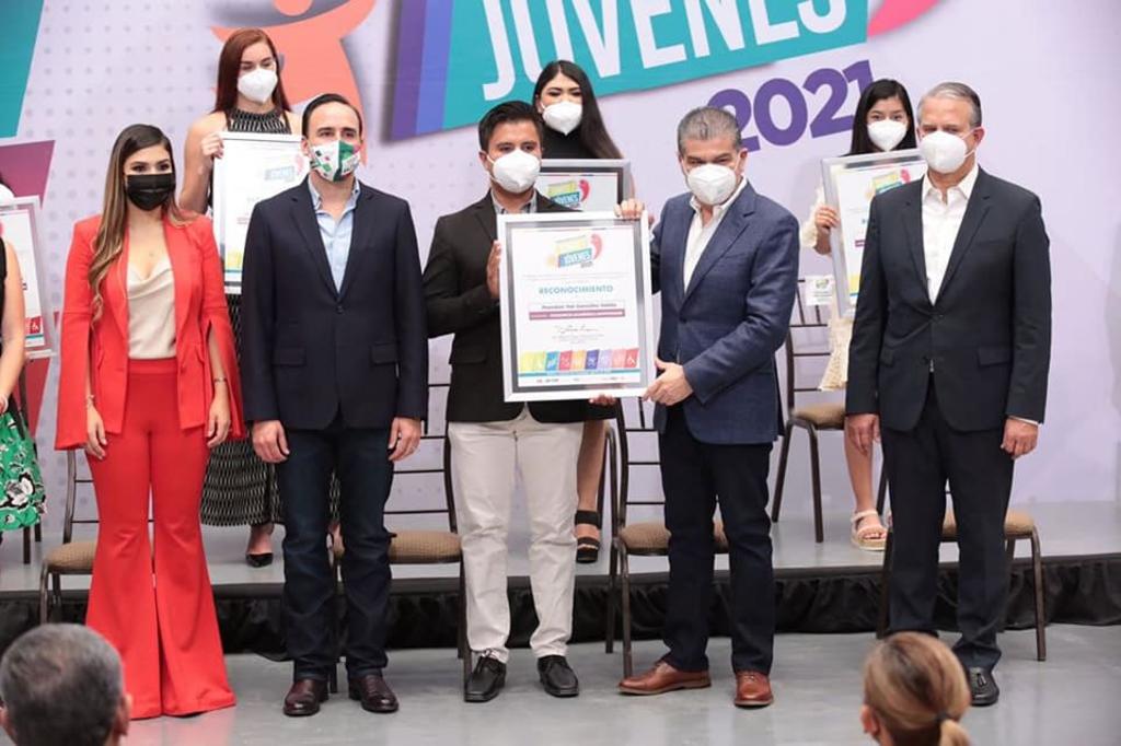 Gobernador de Coahuila hace entrega del Premio Estatal de la Juventud 2021