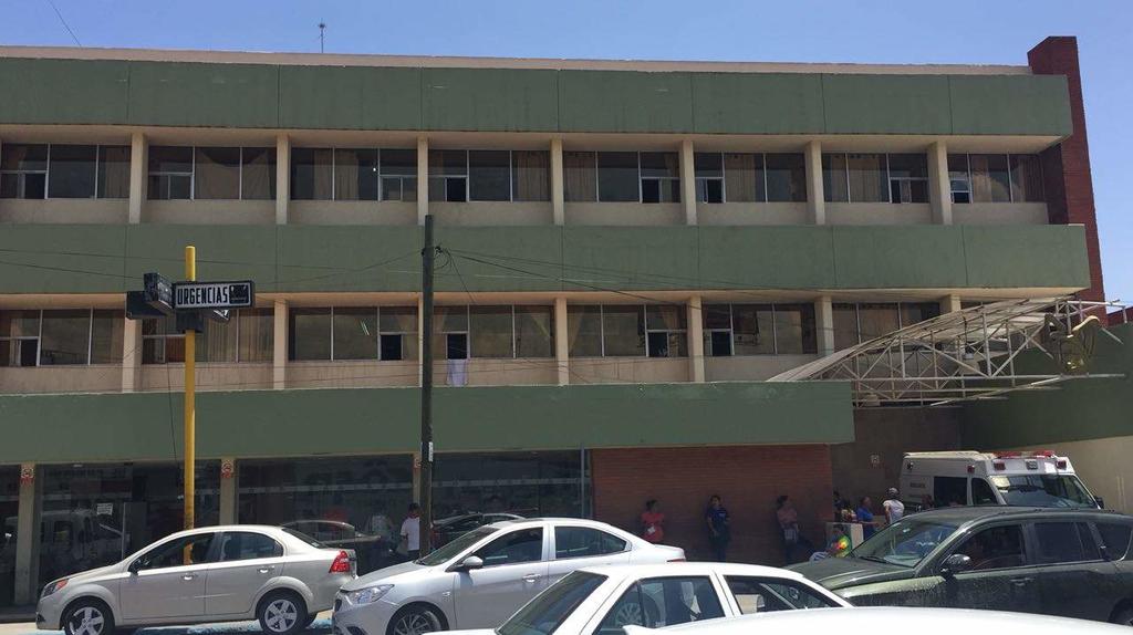 Paciente COVID intenta lanzarse del segundo piso de la Clínica del IMSS en Saltillo
