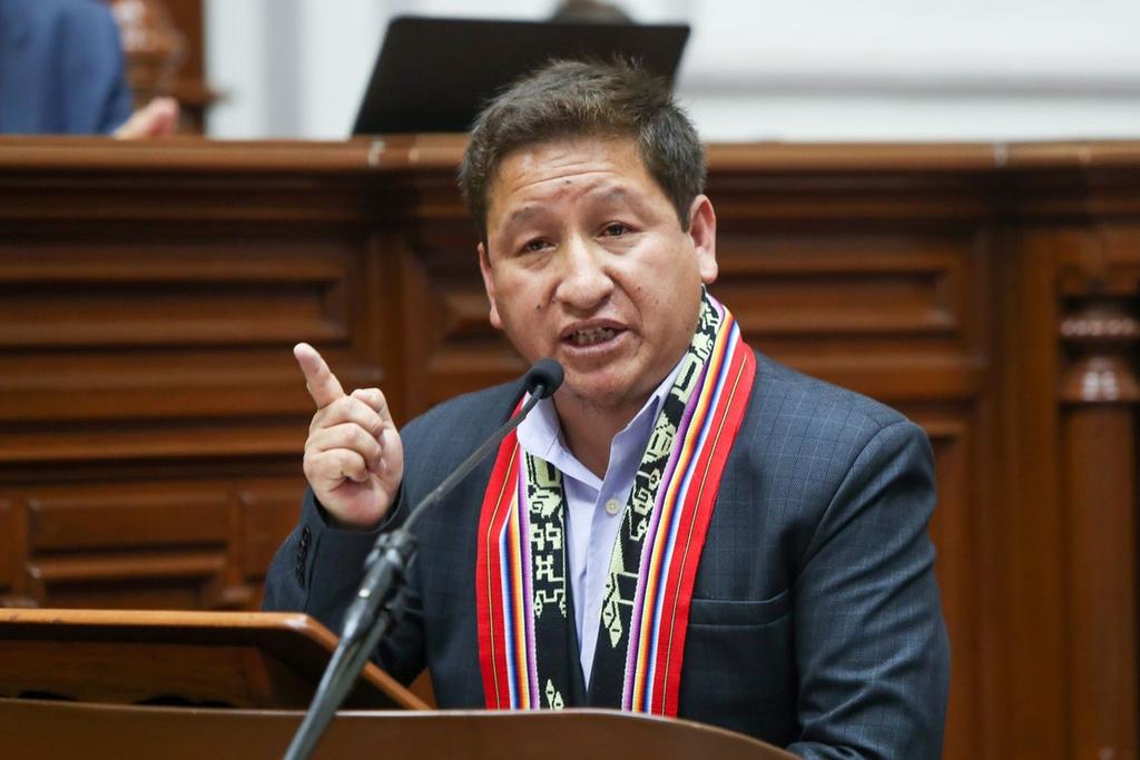 Diputada denuncia al primer ministro peruano por decir 'sólo falta que te violen'