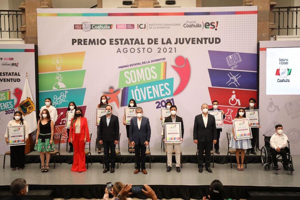 Coahuila entrega premio a jóvenes talentos
