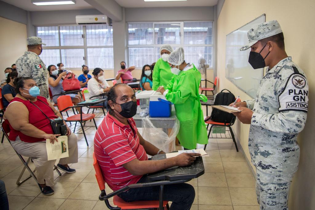 Bienestar pide a profesores no vacunarse doble contra COVID en Coahuila