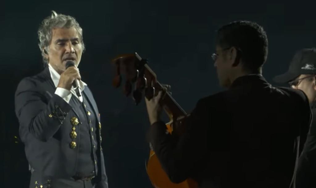 Alejandro Fernández ofrece espectacular concierto dedicado a Vicente