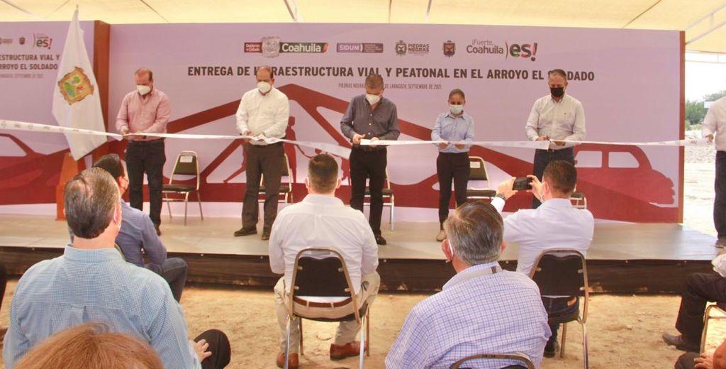 Gobierno del Coahuila entrega puentes en Piedras Negras