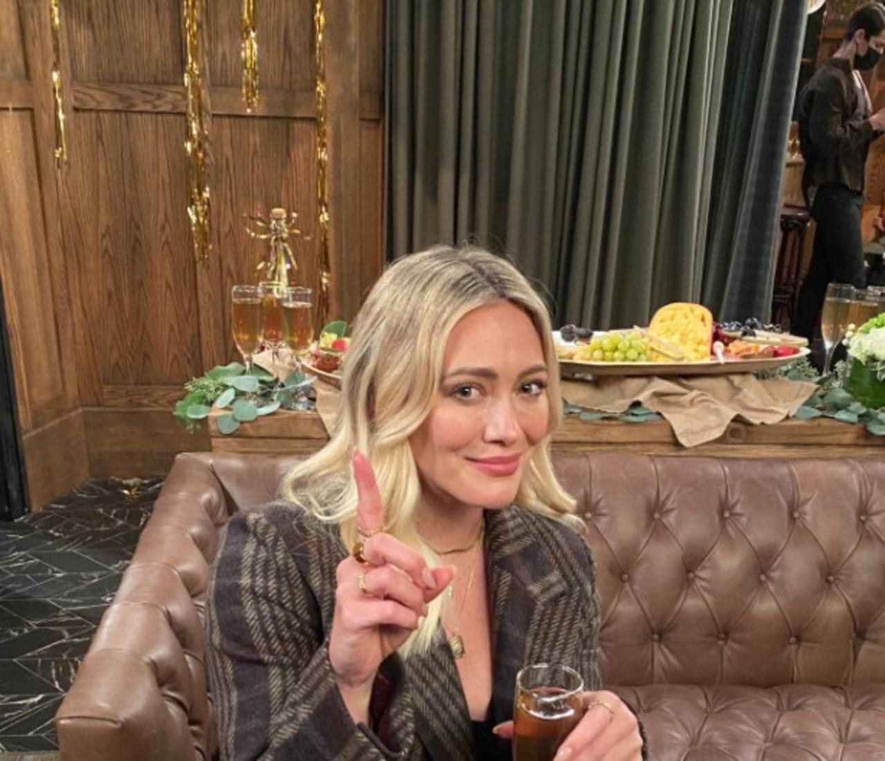 Con Hilary Duff y Josh Peck inician grabaciones de 'How I Met Your Father'