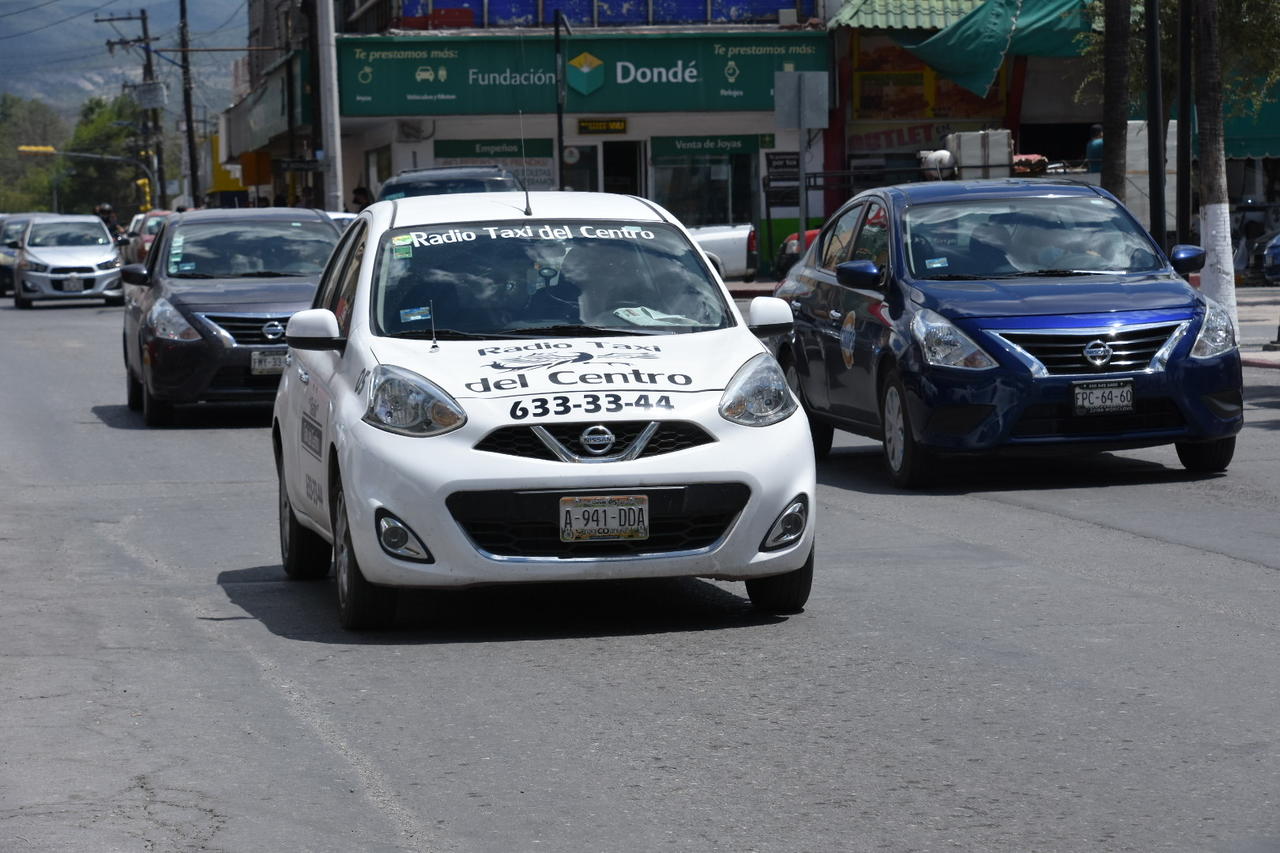 Federación de taxistas de la región Centro de Coahuila pide operativos contra plataformas de transporte privado