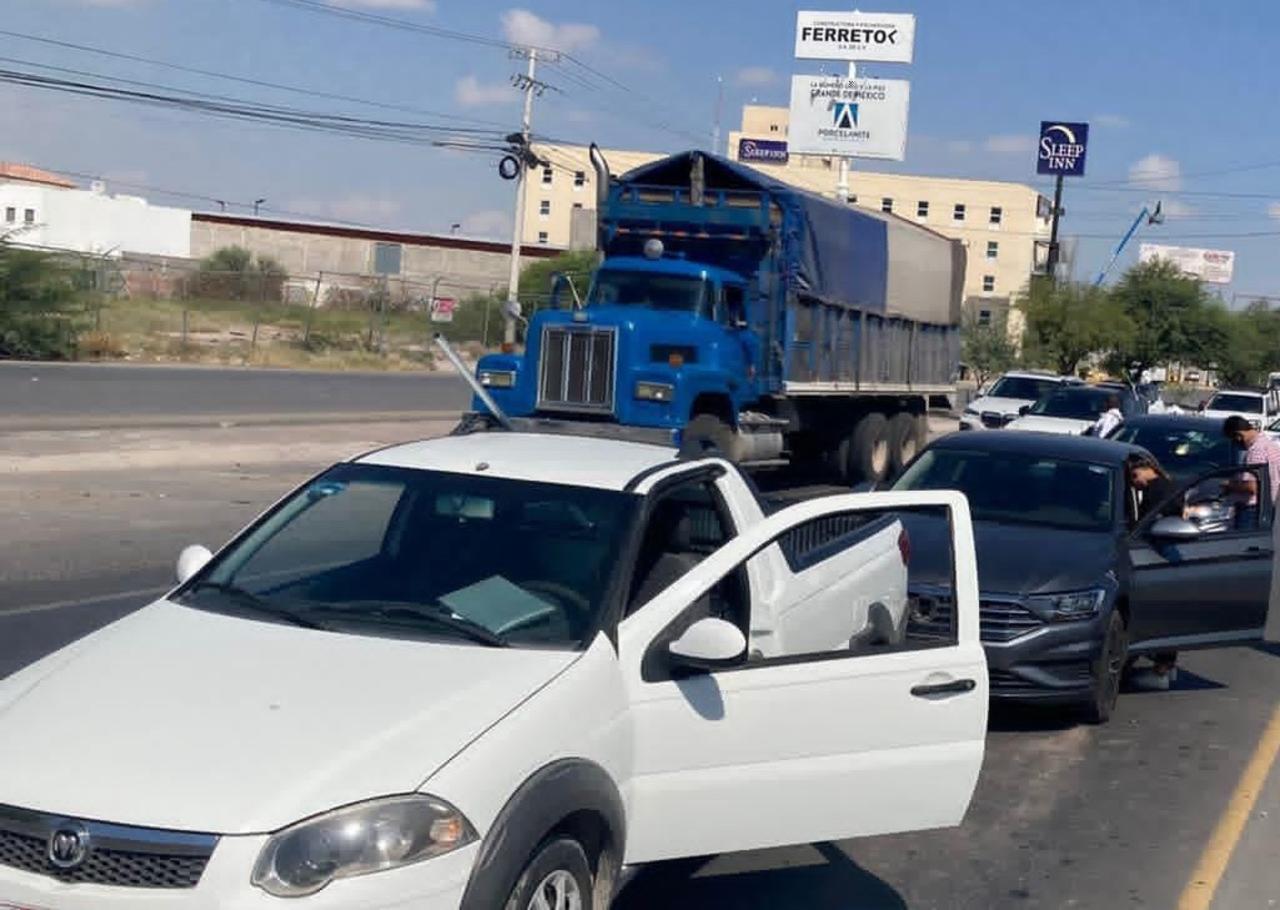 Choque múltiple se registra en periférico de Torreón
