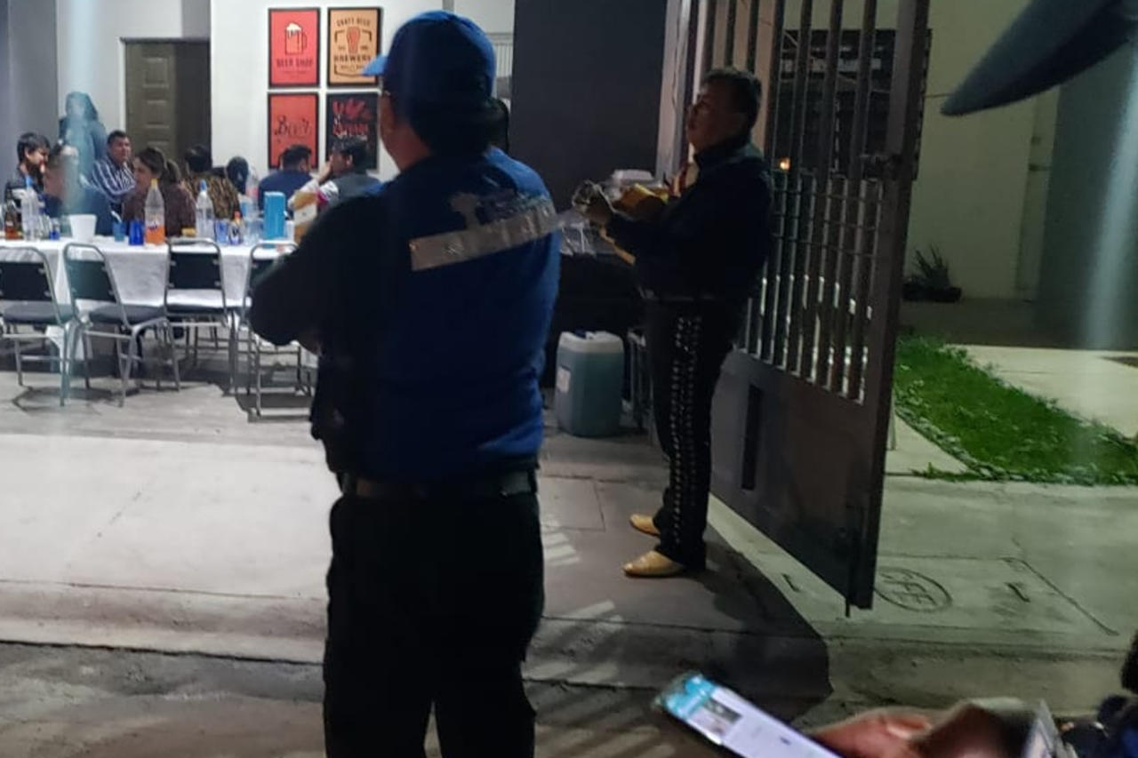 Suben en Torreón llamadas por fiestas en domicilios particulares y bares que rebasan el aforo permitido