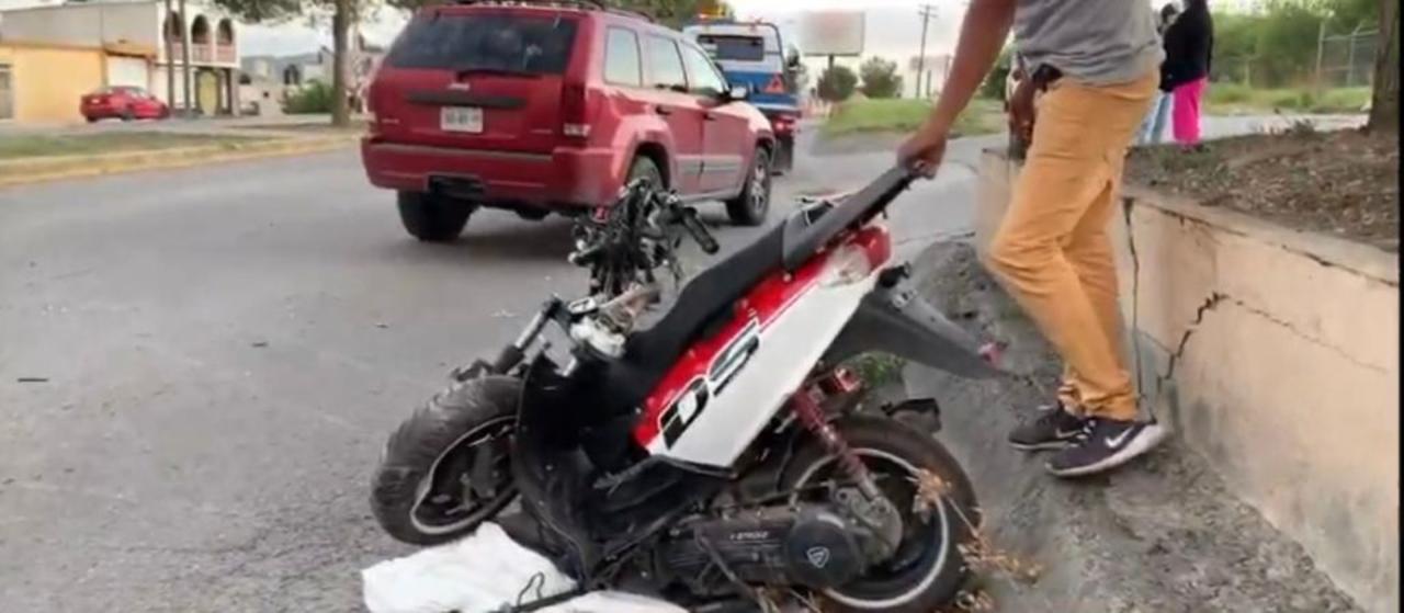 Motociclista pierde la vida tras impactarse contra una camioneta en Saltillo