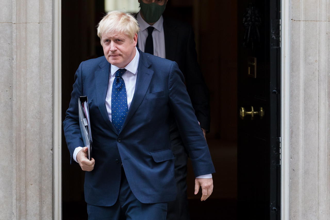 El primer ministro británico Boris Johnson urge a los talibanes a cumplir promesas a cambio de reconocimiento
